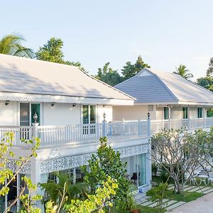 Moeimanee Resort